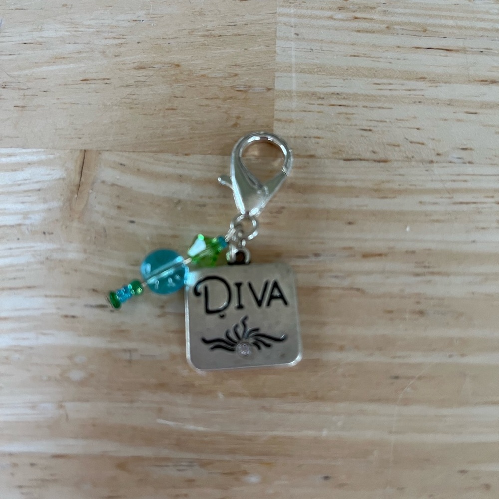 🐶Diva” pet charm